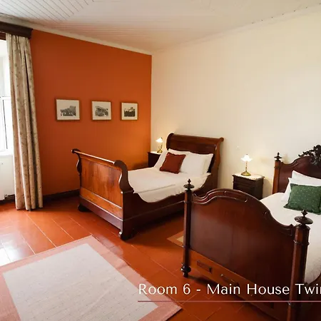 Solar De Lalém Bed and breakfast