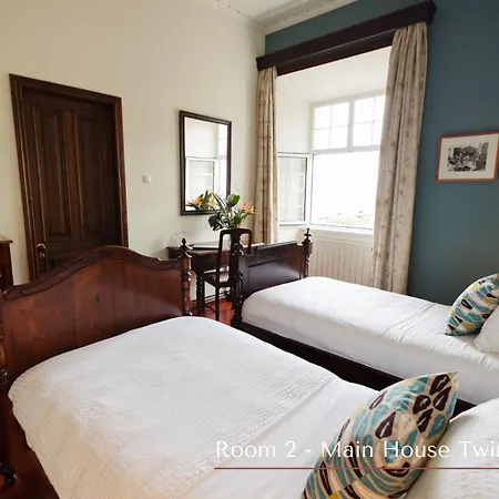 Solar De Lalém Bed and breakfast